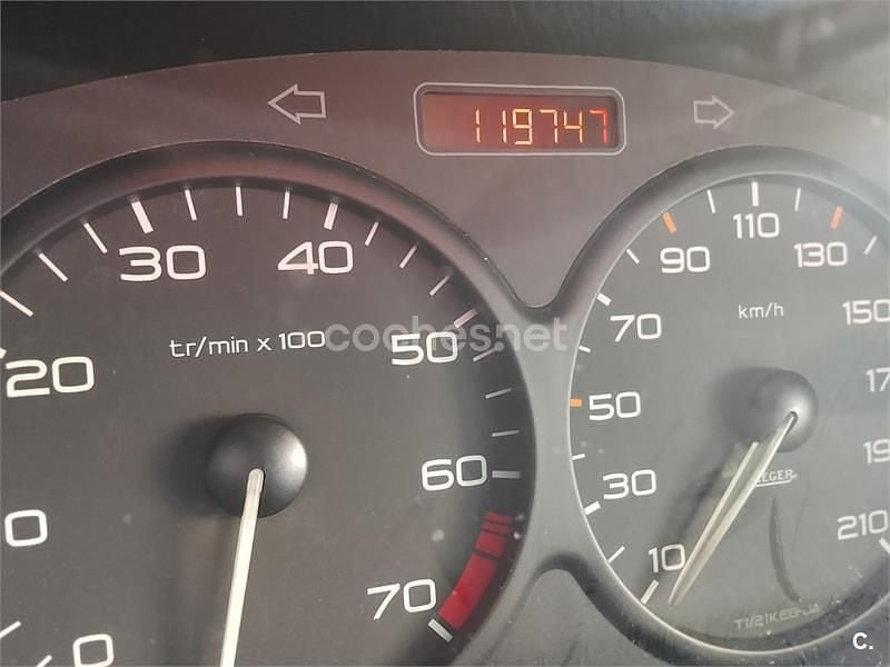 Usado Peugeot 206 60 CV (44 kW) 2000 Gris / plata Berlina