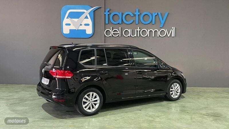 Usado VW Touran Business 115 CV (84 kW) 2017 Negro Monovolumen