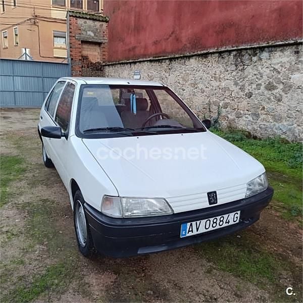 Usado Peugeot 106 60 CV (44 kW) 1993 Blanco Utilitario