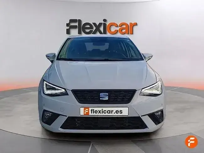 Usado Seat Ibiza Style 110 CV (80 kW) 2021 Blanco Utilitario