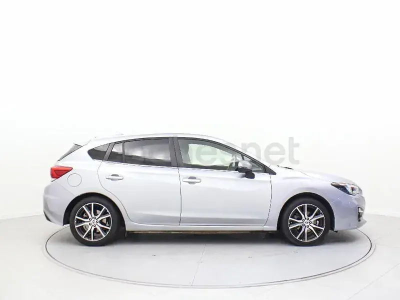 Usado Subaru Impreza 114 CV (83 kW) 2021 Gris / plata Berlina