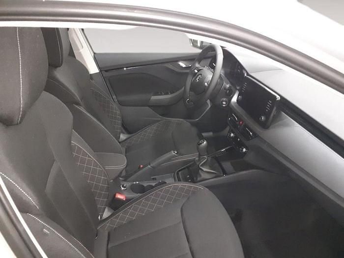 Usado Skoda Scala Selection 95 CV (69 kW) 2024 Gris Utilitario