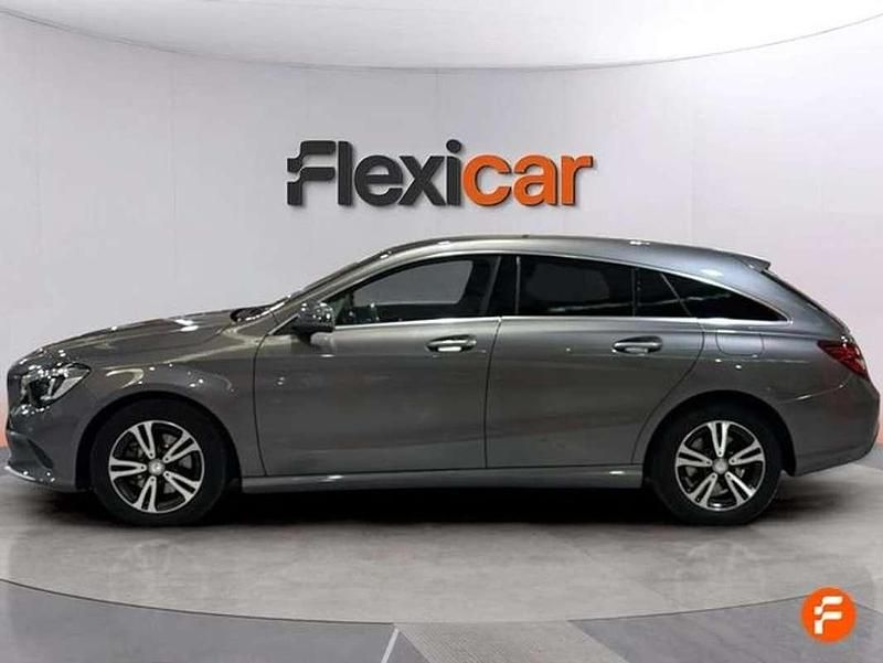 Usado Mercedes CLA200 Shooting Brake 136 CV (100 kW) 2017 Gris Familiar