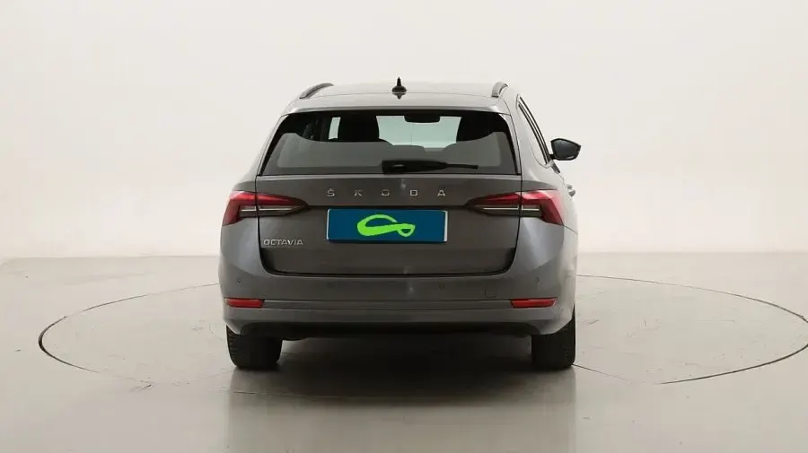 Usado Skoda Octavia Ambition 115 CV (84 kW) 2022 Familiar