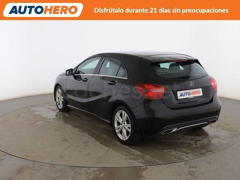 Usado Mercedes A180 Urban 122 CV (89 kW) 2017 Negro Berlina