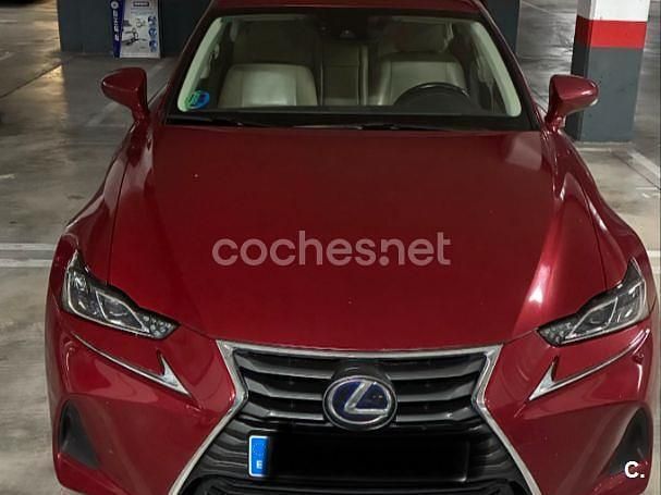 Usado Lexus IS300h Luxury Line 223 CV (164 kW) 2017 Granate Berlina