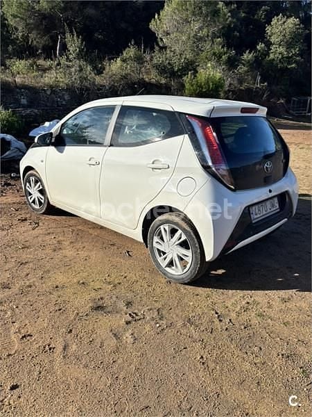 Usado Toyota Aygo X-cite 69 CV (50 kW) 2016 Blanco Utilitario