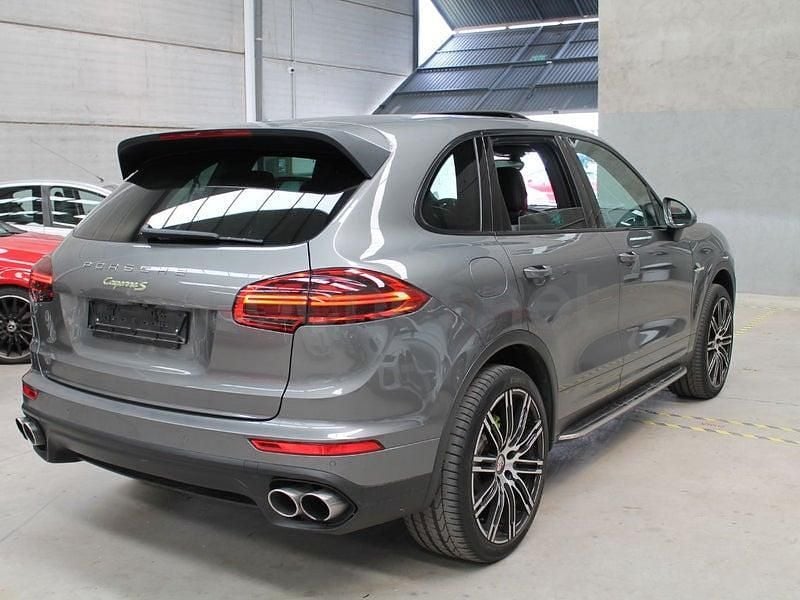 Käytetty Porsche Cayenne S E-Hybrid 416 HP (305 kW) 2015 Harmaa Katumaasturi