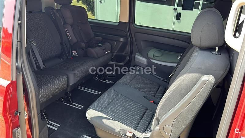 Usado Mercedes Vito 136 CV (100 kW) 2023 Granate Van