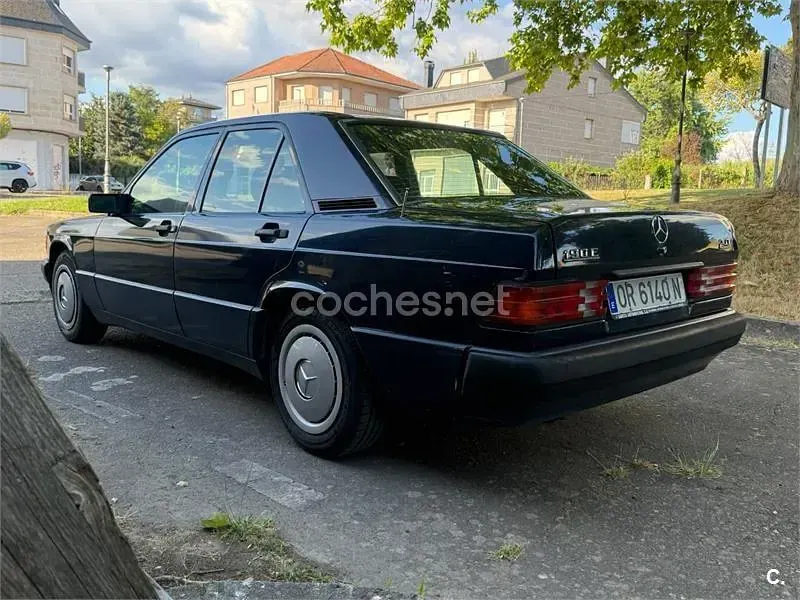 Usado Mercedes 190 126 CV (92 kW) 1993 Azul Berlina