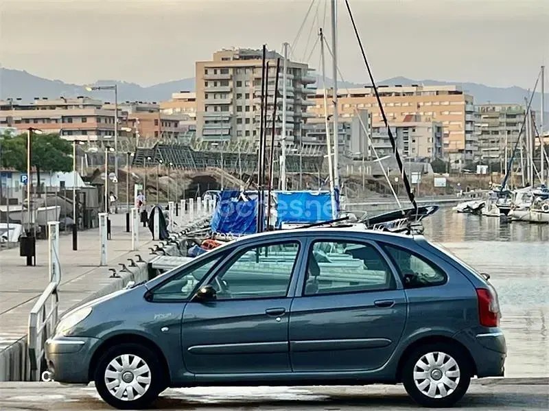 Usado Citroën Xsara Picasso Exclusive 110 CV (80 kW) 2008 Azul Monovolumen