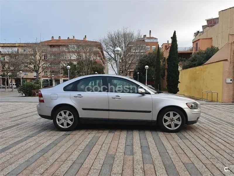 Usado Volvo S40 Momentum 136 CV (100 kW) 2006 Gris / plata Berlina