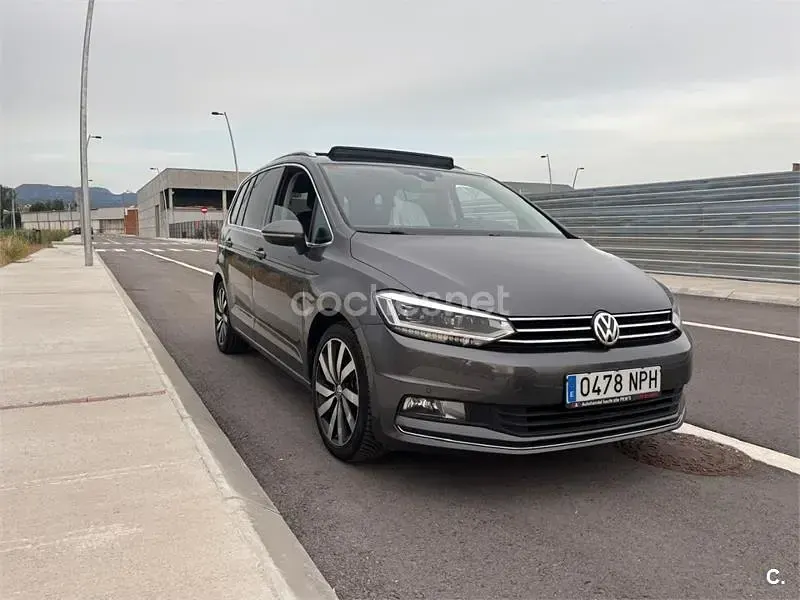 Usado VW Touran Advance 140 CV (102 kW) 2015 Gris / plata Monovolumen