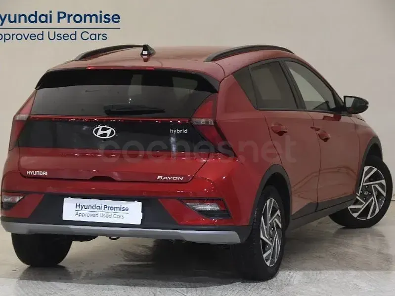 Usado Hyundai Bayon 100 CV (73 kW) 2025 Granate SUV