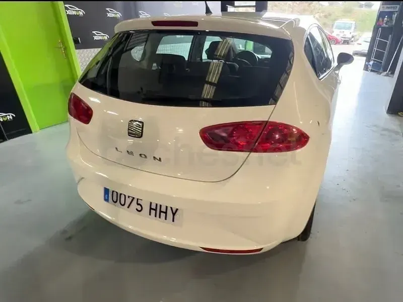 Usado Seat Leon Reference 105 CV (77 kW) 2012 Blanco Berlina