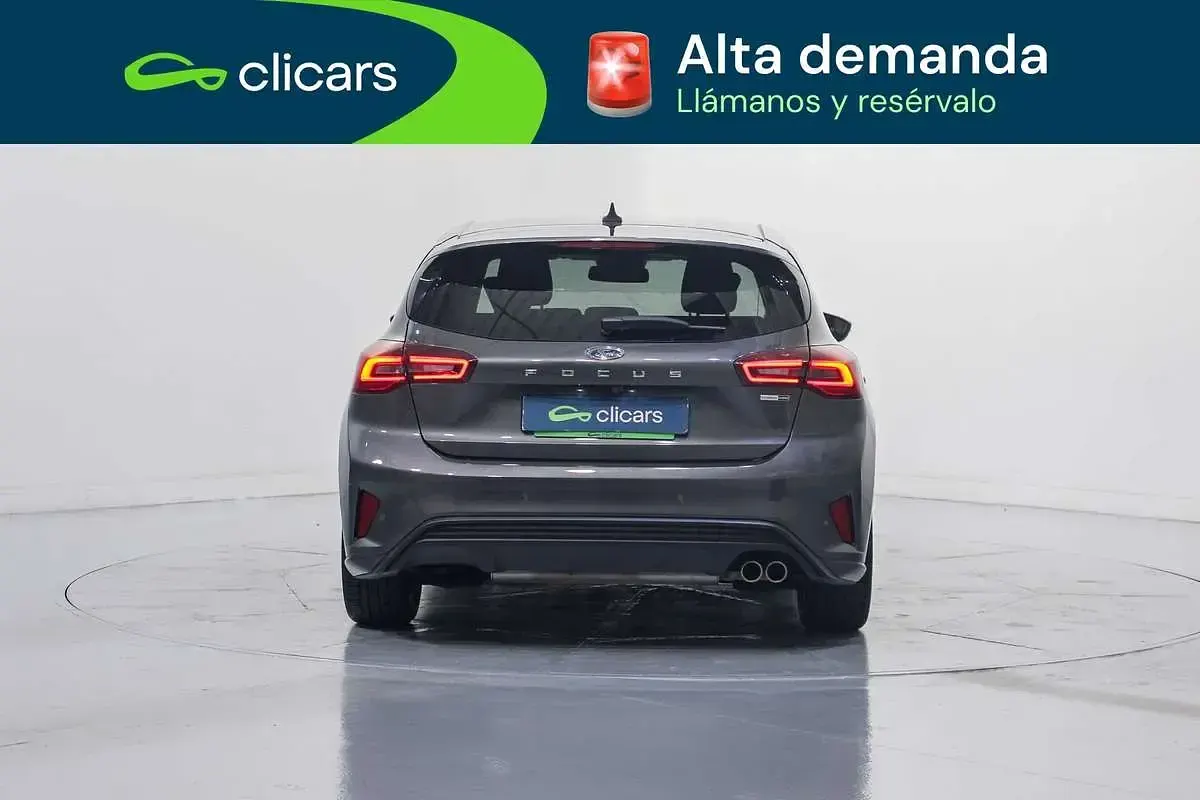 Usado Ford Focus ST-Line 155 CV (114 kW) 2023 Gris Utilitario