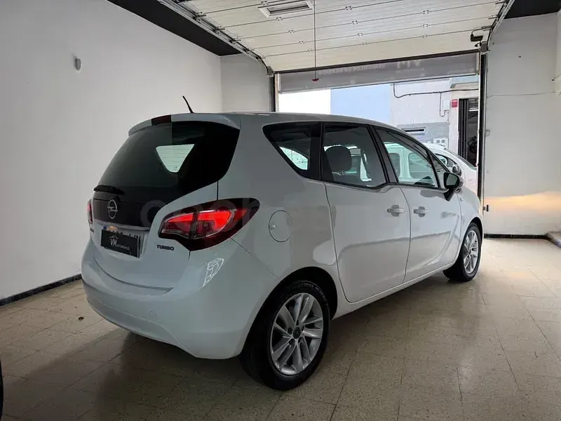 Usado Opel Meriva Excellence 140 CV (102 kW) 2015 Blanco Monovolumen