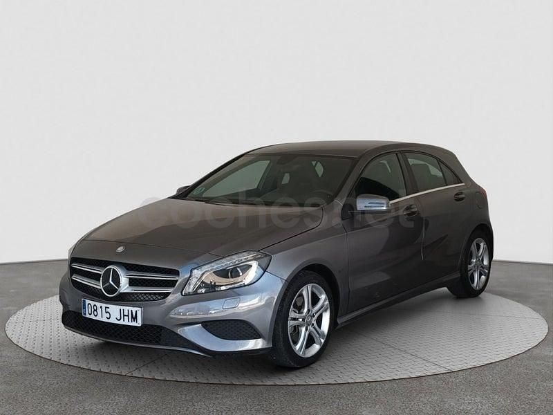 Usado Mercedes A200 Urban 136 CV (100 kW) 2015 Gris / plata Berlina