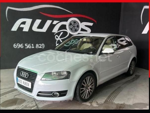 Usado Audi A3 Attraction 140 CV (102 kW) 2012 Blanco Berlina