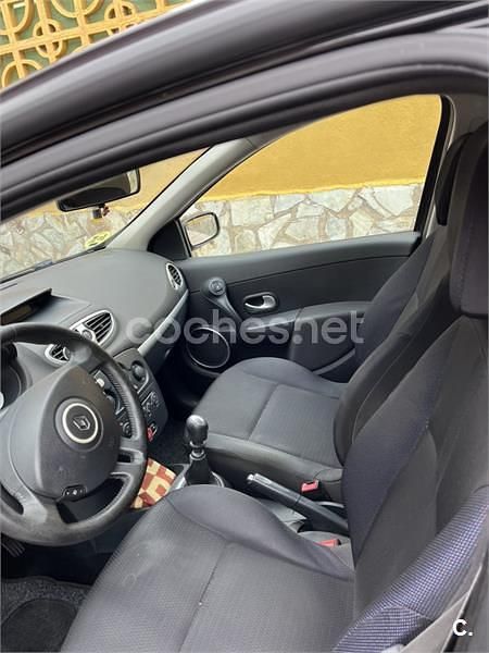 Usado Renault Clio II Dynamique 105 CV (77 kW) 2007 Negro Berlina