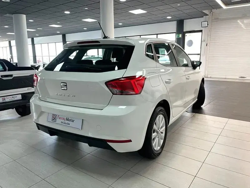 Usado Seat Ibiza Style 110 CV (80 kW) 2021 Blanco Utilitario