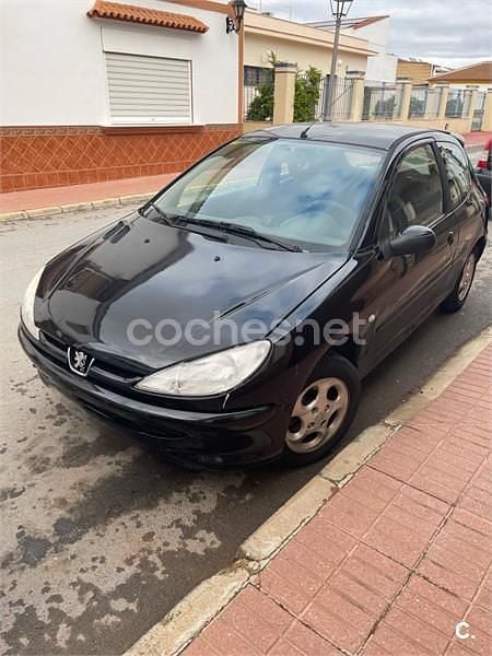 Usado Peugeot 206 75 CV (55 kW) 2000 Negro Berlina