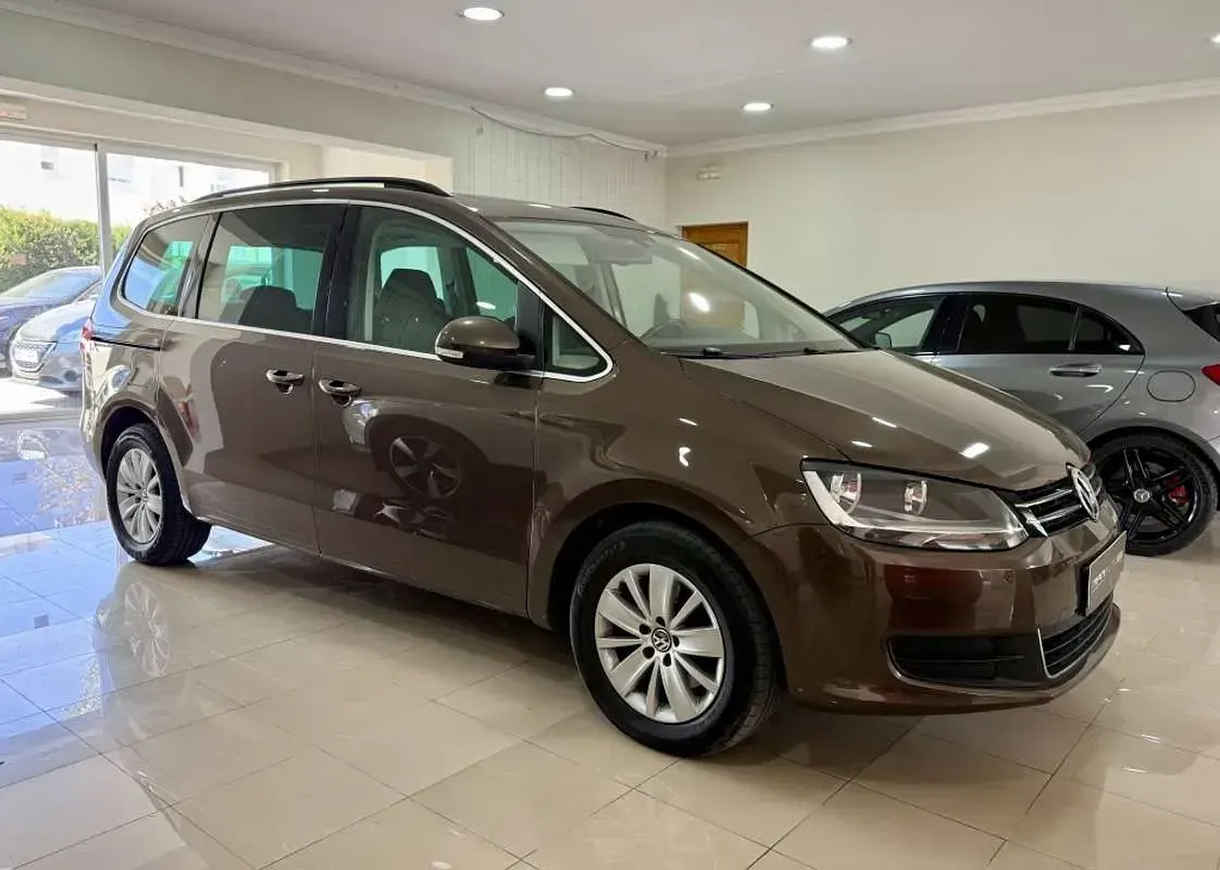 Usado VW Sharan Edition 140 CV (102 kW) 2011 Marrón Monovolumen