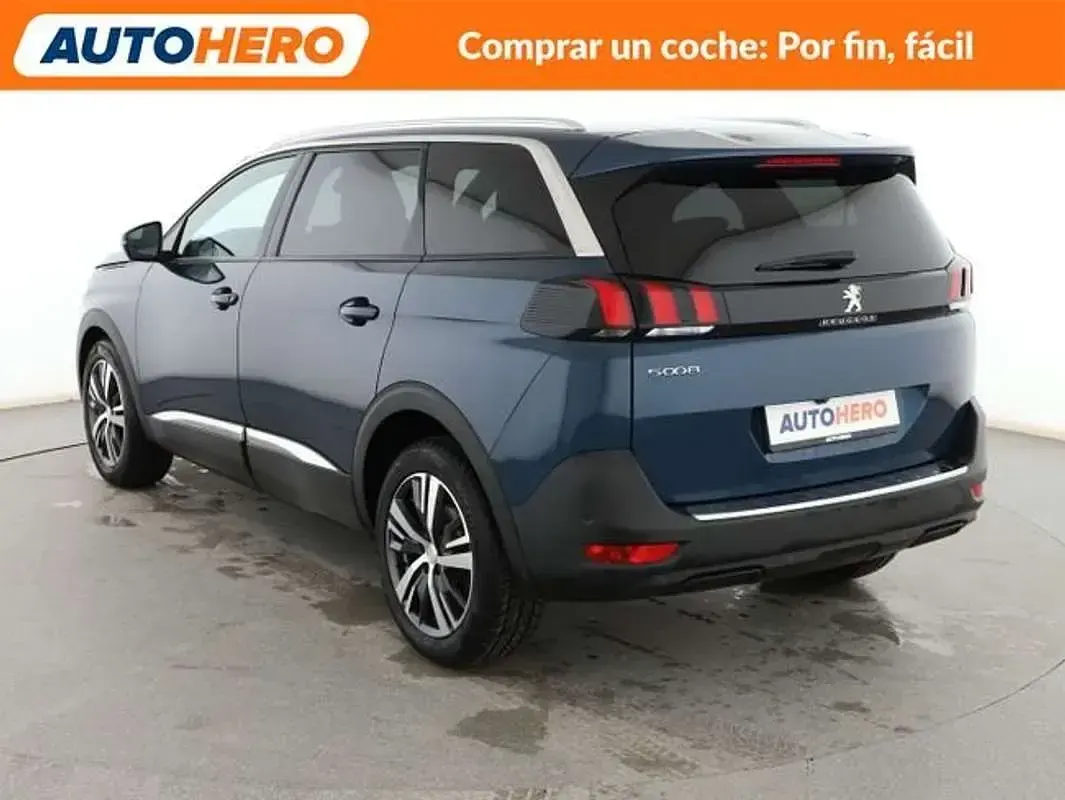 Usado Peugeot 5008 Allure 131 HP (96 kW) 2023 Azul SUV