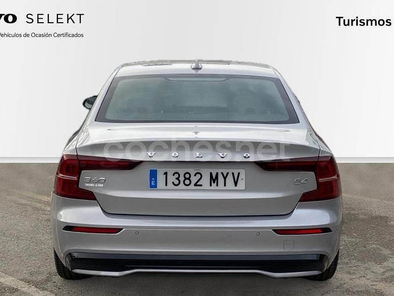 Usado Volvo S60 Plus 197 CV (144 kW) 2025 Gris / plata Berlina