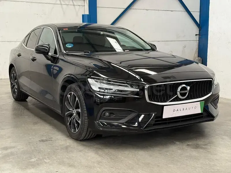 Käytetty Volvo S60 Momentum 197 HP (144 kW) 2021 Musta Sedan
