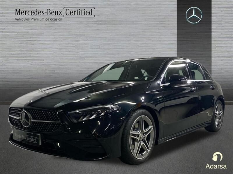 Negro Usado 2024 Mercedes A180 AMG line Berlina | 31.800 € (Un poco caro) - Imagen 1/4