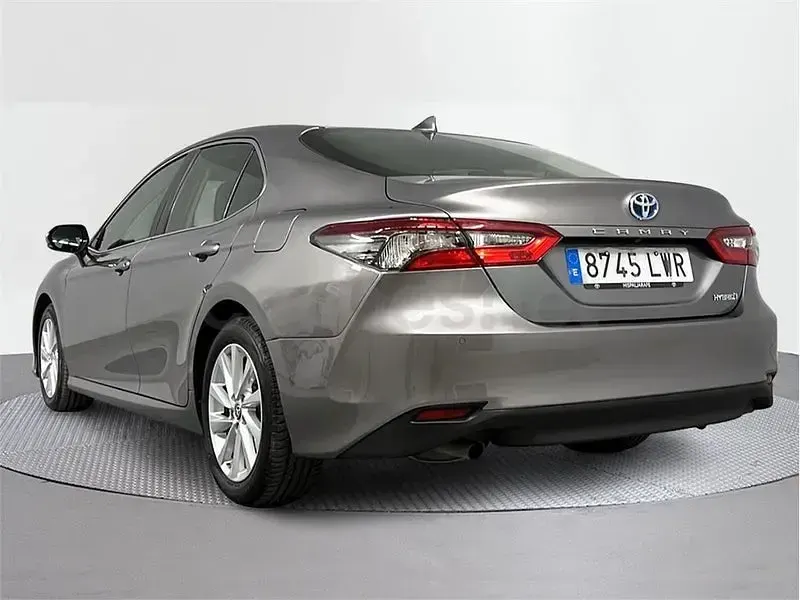 Usado Toyota Camry Advance 218 CV (160 kW) 2022 Gris / plata Berlina