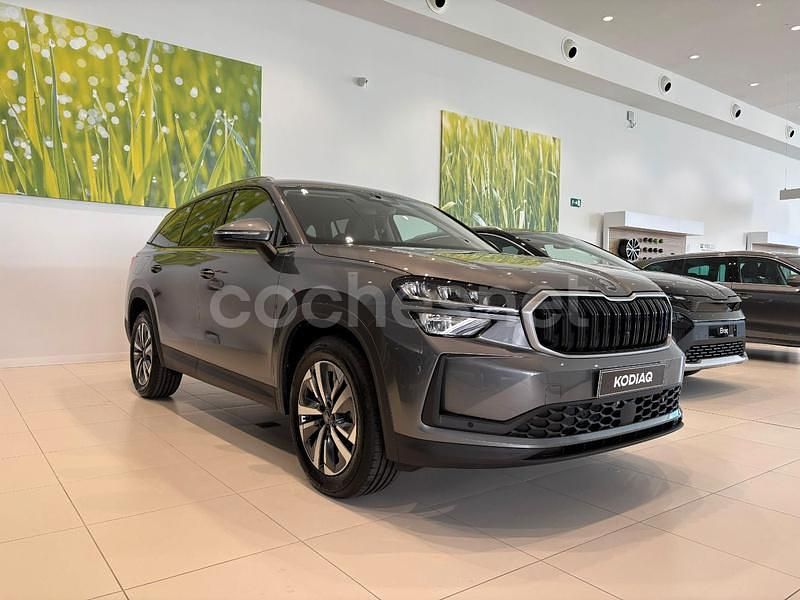 Gris / plata Nuevo 2025 Skoda Kodiaq Selection SUV | 40.900 € (Precio justo) - Imagen 1/4