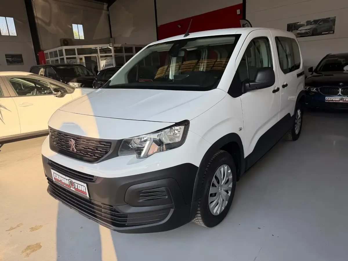 Usado Peugeot Rifter Access 100 CV (73 kW) 2020 Blanco Monovolumen
