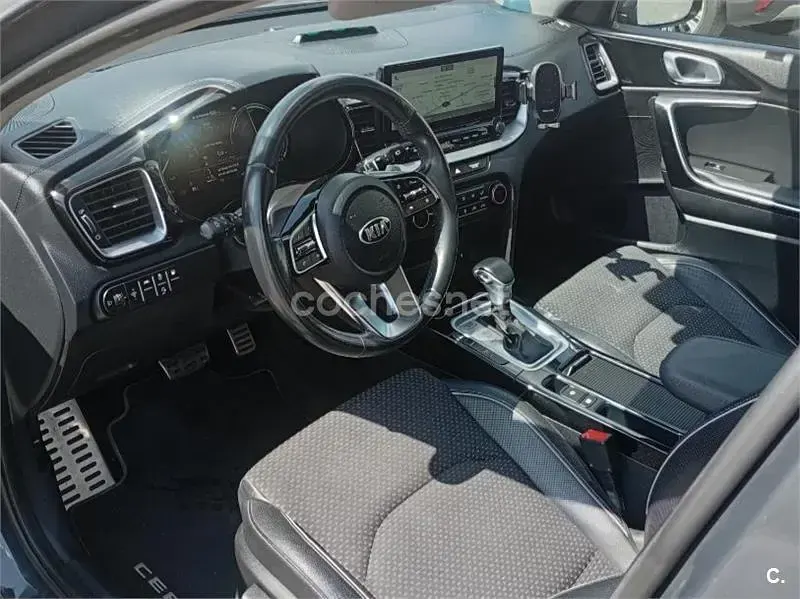 Usado Kia Ceed 141 CV (103 kW) 2021 Gris / plata Utilitario