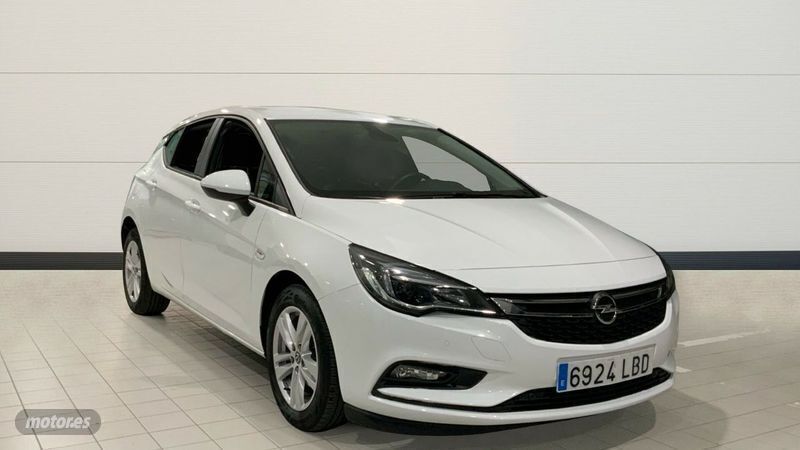 Usado Opel Astra Selective 110 CV (80 kW) 2019 Blanco Familiar