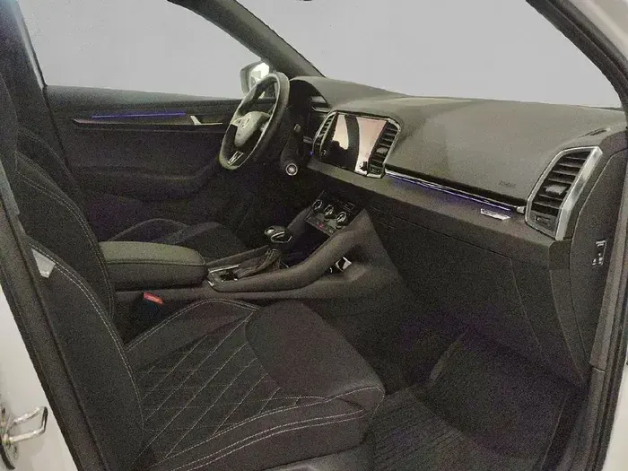 Usado Skoda Karoq SportLine 150 CV (110 kW) 2023 Blanco SUV