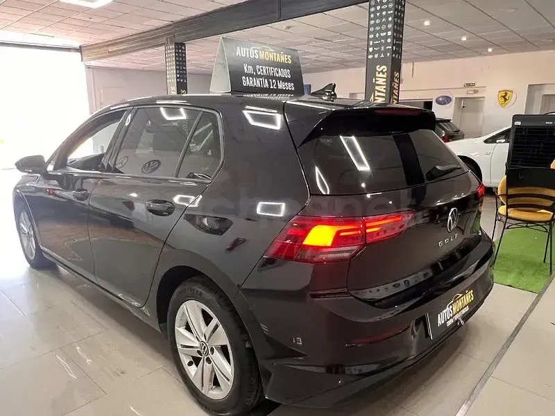 Usado VW Golf VIII Life 115 CV (84 kW) 2022 Negro Berlina