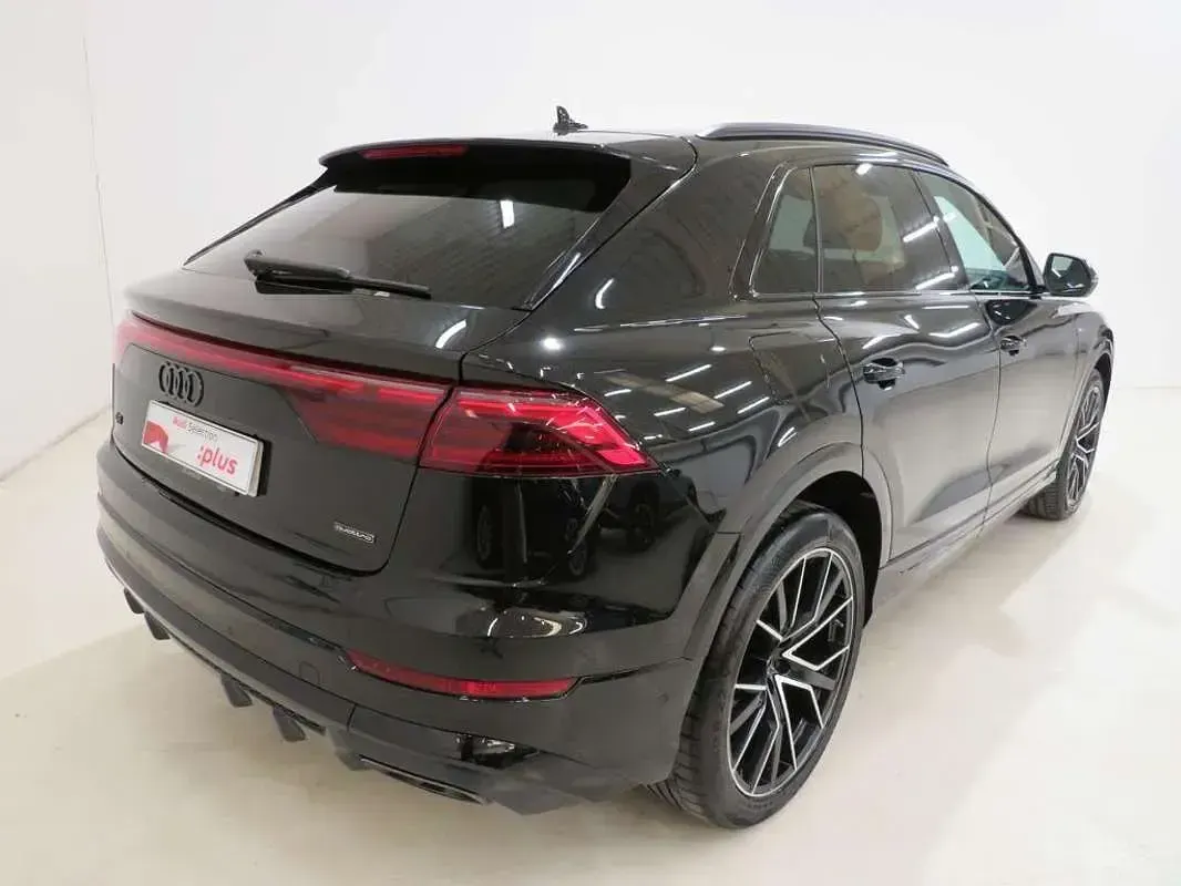 Usado Audi Q8 394 CV (289 kW) 2025 Negro SUV