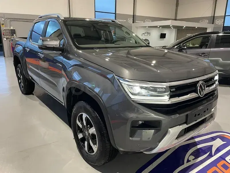 Nuevo VW Amarok Aventura 240 CV (176 kW) 2025 Gris / plata Pickup/Camioneta