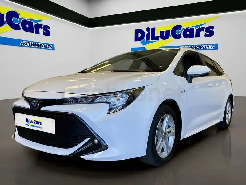 Begagnad Toyota Corolla Business Edition 122 HK (89 kW) 2022 Vit Kombi