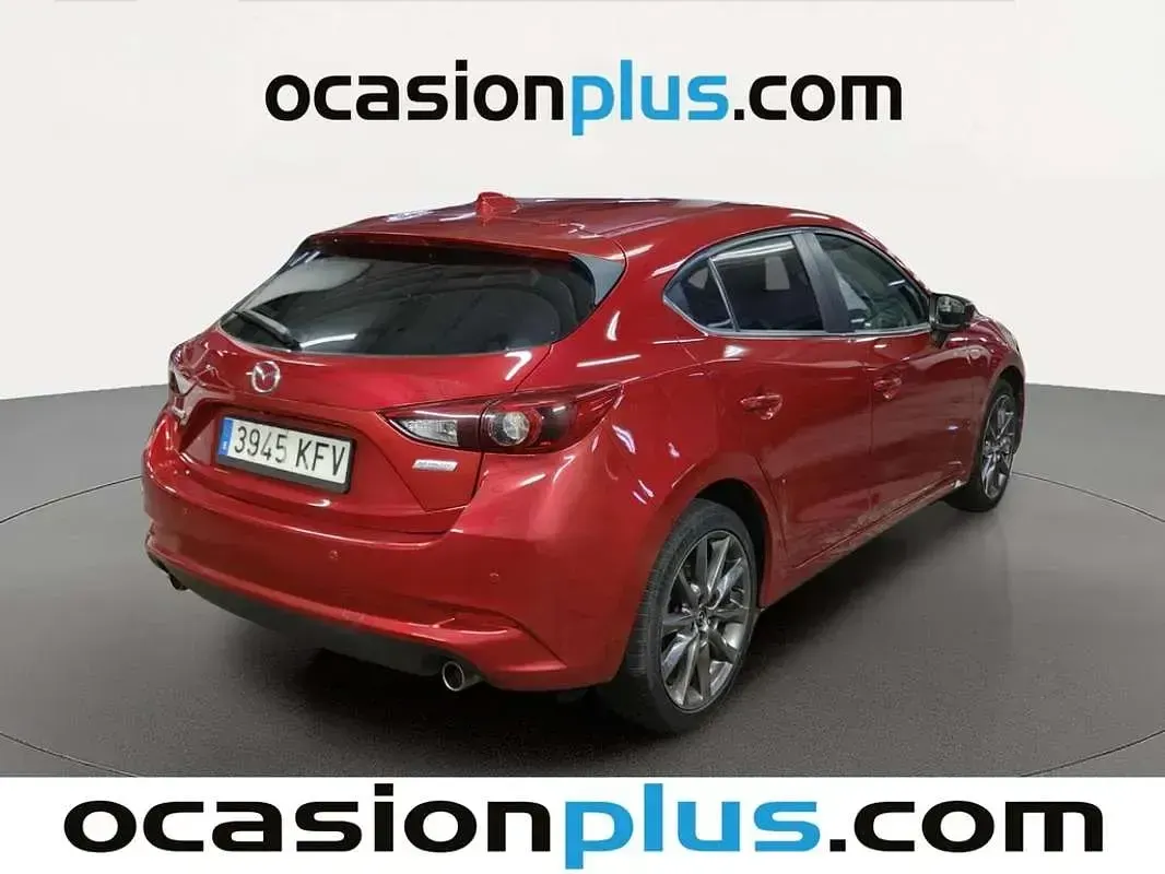 Usado Mazda 3 Edition 120 CV (88 kW) 2017 Rojo Utilitario