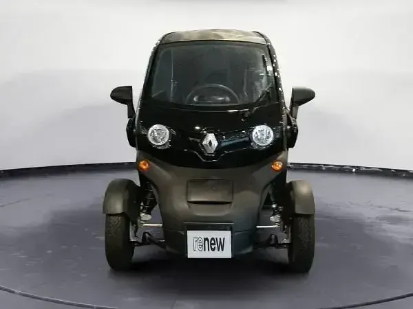 Begagnad Renault Twizy Life 12 kW (17 HK) 2025 Svart Halvkombi