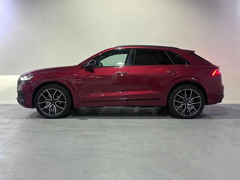 Usado Audi Q8 Ambiente 231 CV (169 kW) 2020 Rojo SUV