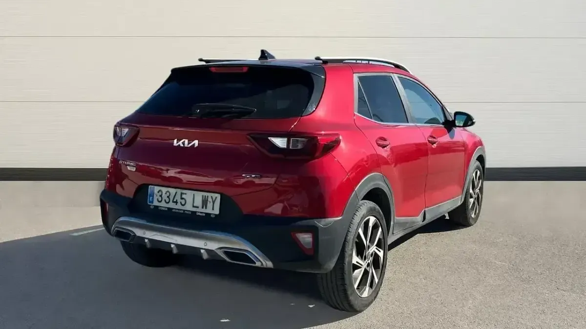 Usado Kia Stonic GT-Line 120 CV (88 kW) 2022 Rojo SUV