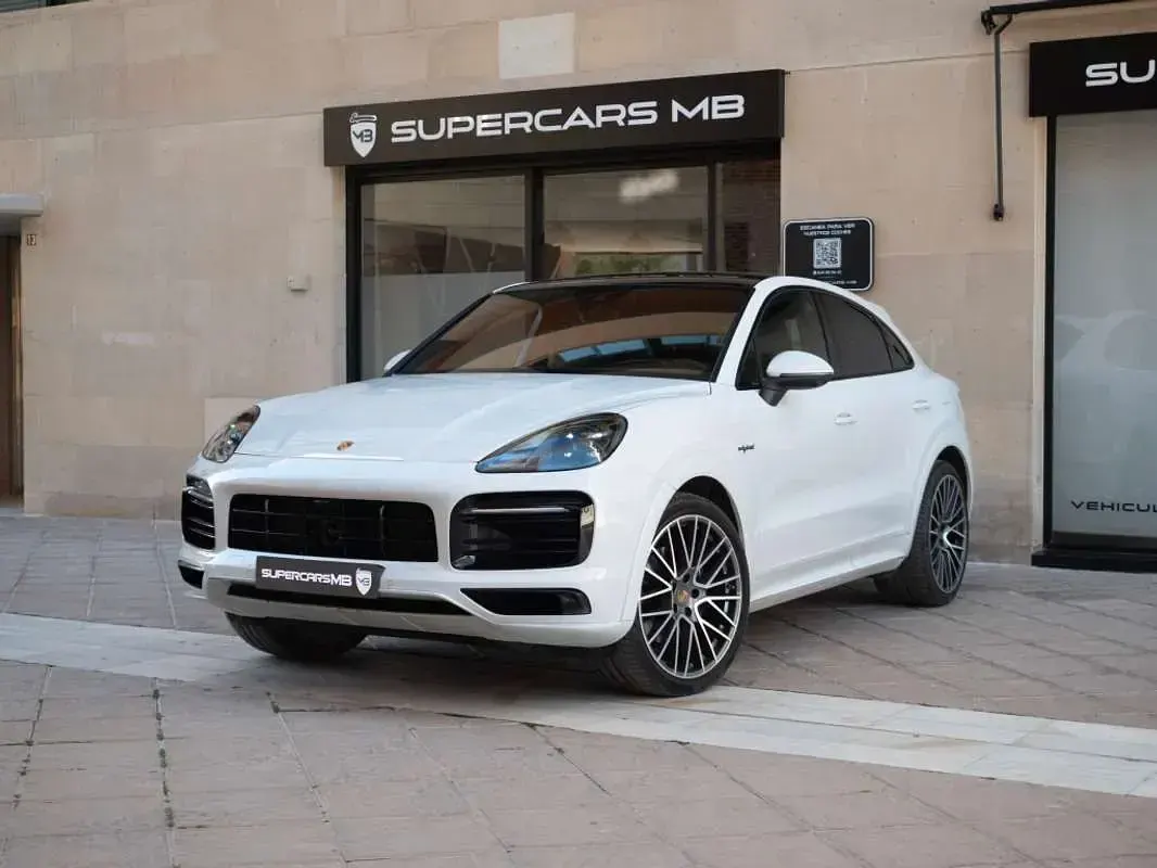 Usado Porsche Cayenne E-Hybrid Platinum Edition 462 CV (339 kW) 2023 Blanco SUV