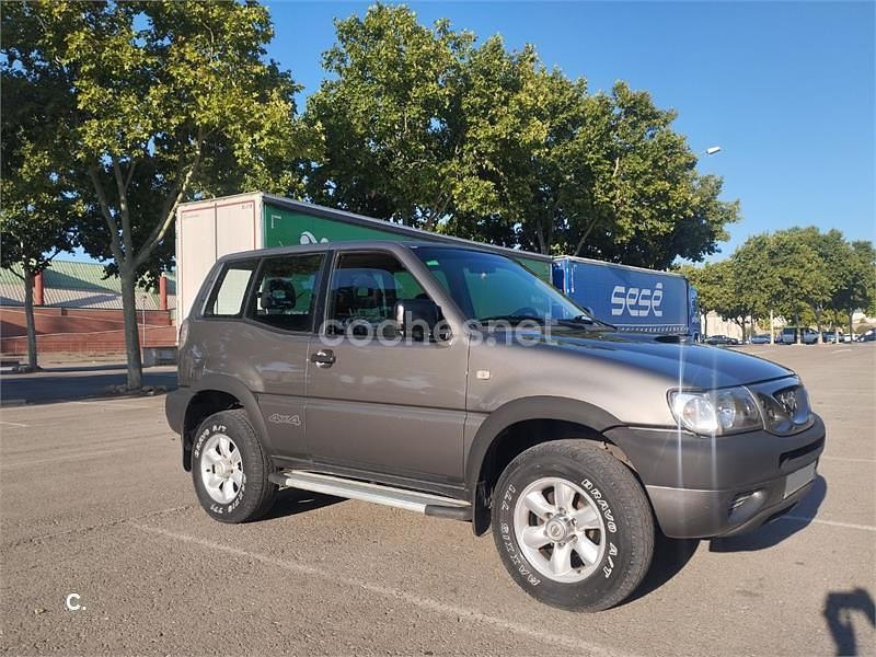Gris / plata Usado 2000 Nissan Terrano SUV | 8500 € (Precio justo) - Imagen 1/4