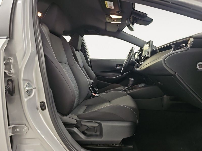 Usado Toyota Corolla Active 122 CV (89 kW) 2021 Plata