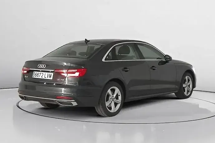 Usado Audi A4 Advanced Plus 136 CV (100 kW) 2021 Gris Berlina