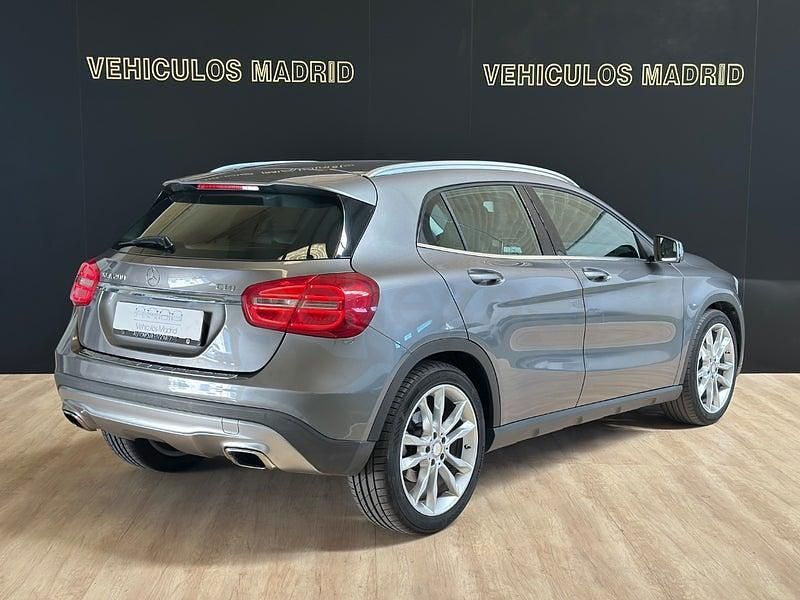 Usado Mercedes GLA200 Urban 136 CV (100 kW) 2014 Gris / plata SUV